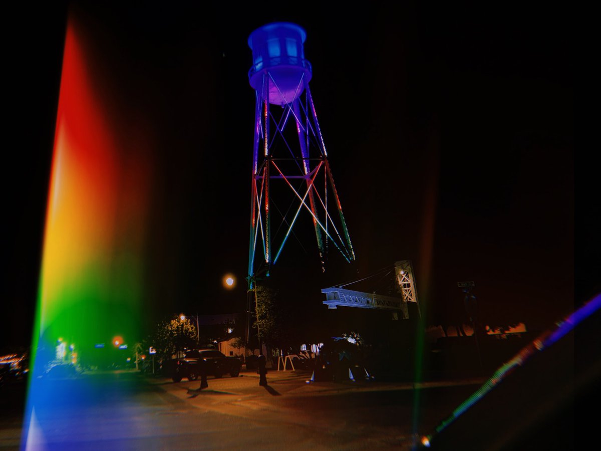 bassbabyyy96's tweet image. My hometown already had my heart but now they have my soul💖🏳️‍🌈
#pridemonth #lifeingilbert @GilbertYourTown @DowntownGilbert