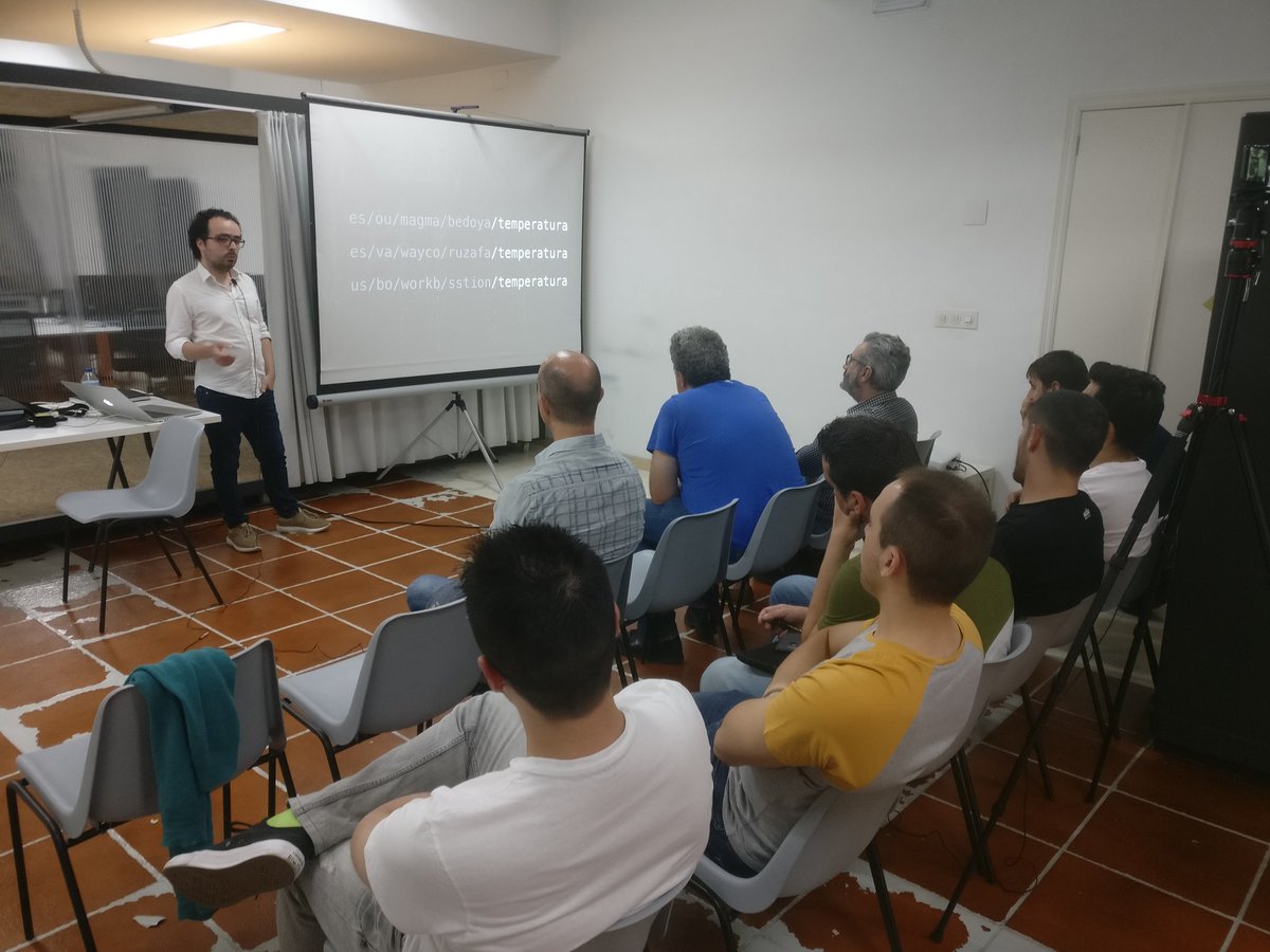 .  @joseconstela nos explica cómo funciona MQTT y que soluciones nos aporta para la comunicación en la comunicación de dispositivos