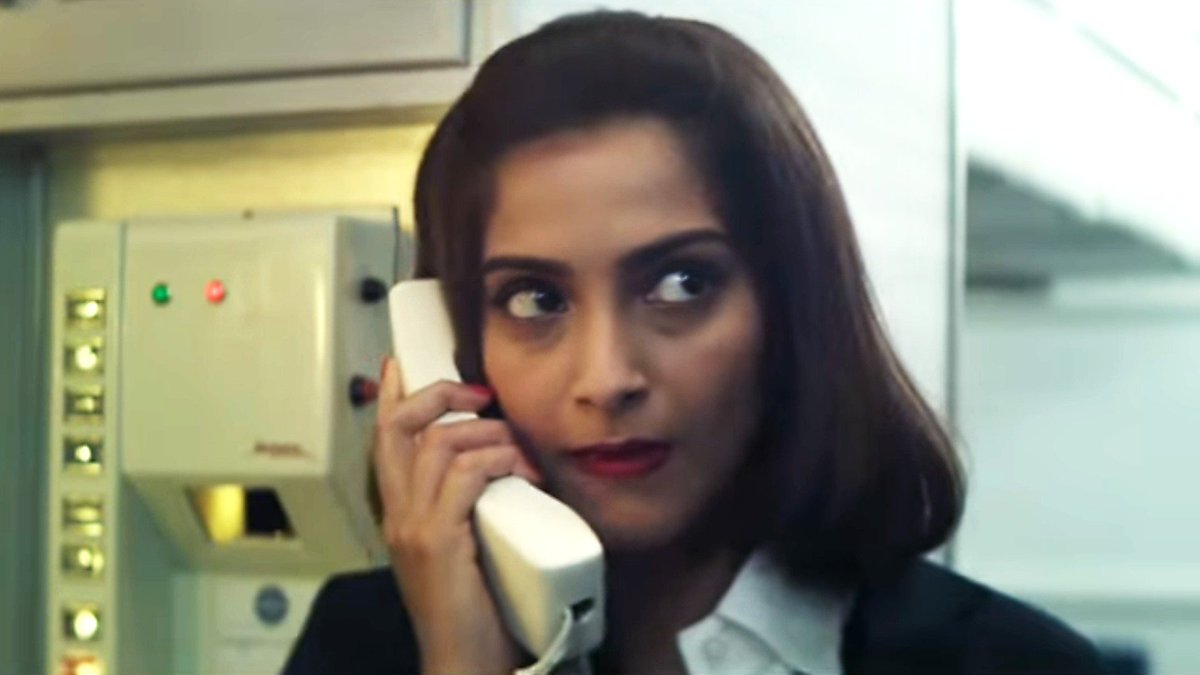 Neerja.Biographie. Drame.Histoire vraie de Neerja Bhanot, hôtesse de l'air de 22ans qui sauva la vie de 360 personnes grâce à sa dévotion et sang froid, durant un détournement d'avion. Elle y perdit la vie en sauvant des enfants.