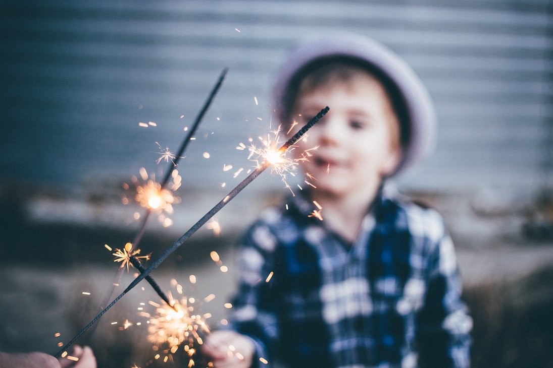 How to help a child with #sensorychallenges navigate #4thofJuly festivities and #fireworks. Via Parenting Healthy @3sonshavei ow.ly/iHqe50uJ0Eh