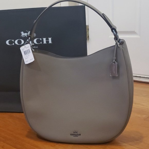 NYFashionWeekly's tweet photo. So good I had to share! Check out all the items I'm loving on @Poshmarkapp #poshmark #fashion #style #shopmycloset #coach #styleco: https://t.co/bwXlDwBWbD https://t.co/AXYOoOm1p1