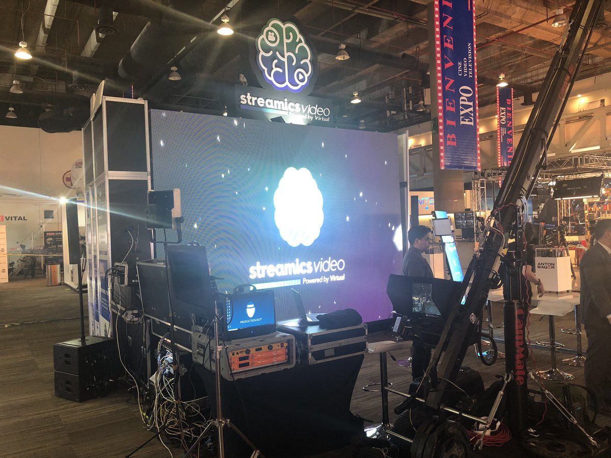 OscarKaufmann's tweet photo. Presentando nuestra tecnología en #expocinevideotelevision #RedesSociales @StreamicsV @StreamicsLab @intuaition El último eslabón de la cadena son productos audiovisuales cuya producción está sustentada en #socialbigdata ¡pásele, pásele! https://t.co/b86LOTsfwa