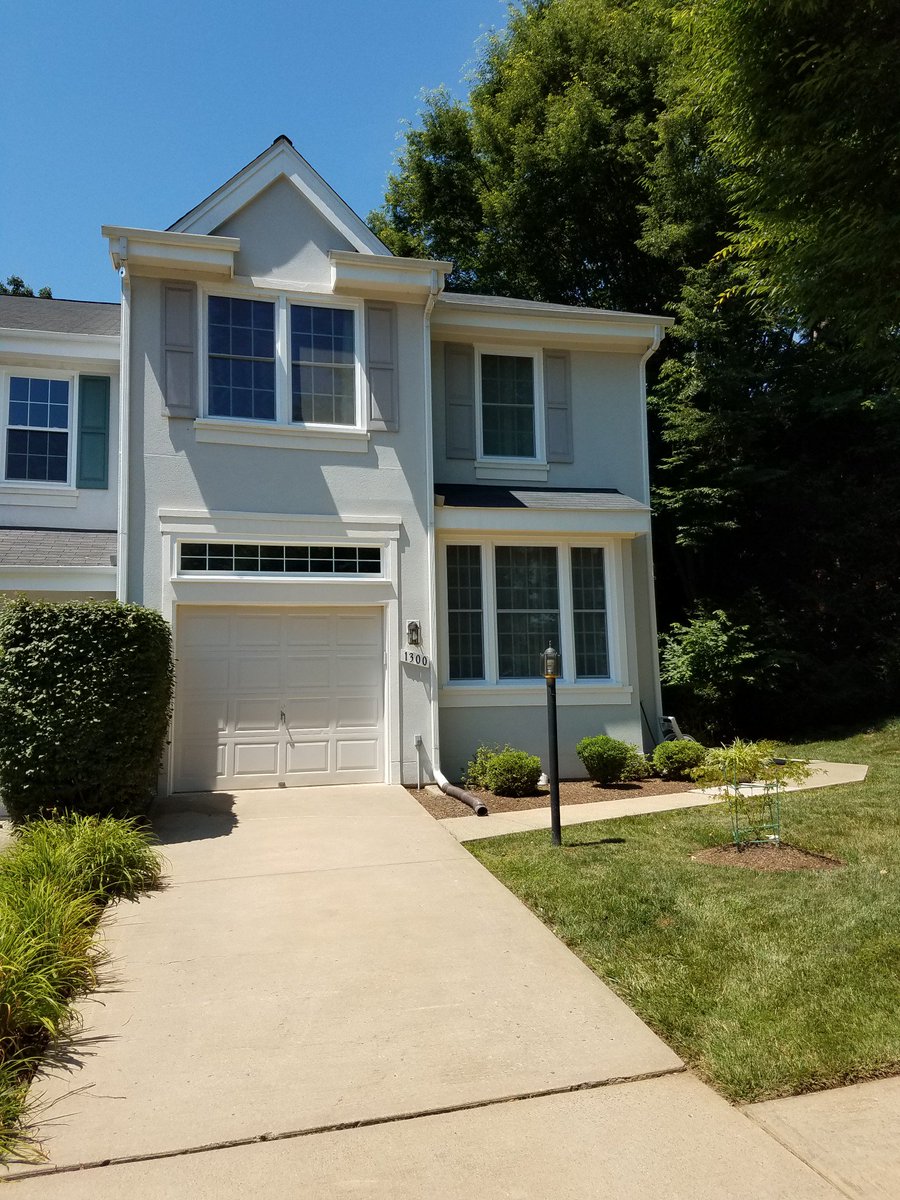 MastershieldDMV's tweet photo. #RestonVA neighborhoods are notorious for mature trees, and lots of them. This Home was experiencing tons of debris, plant growth and subsequent clogged #gutters #mastershieldgutterprotection Will remediate the problem! #gutterprotection #gutterguards #generalcontractor https://t.co/Dsp3wwTuzr