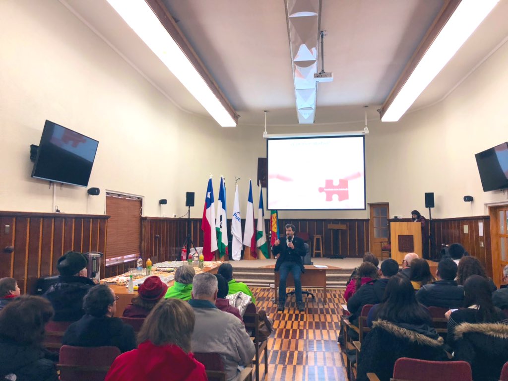 MinjudhLosLagos's tweet photo. 📍#GiraLosLagos Conversando con dirigentes de las #JJVV de #PuertoMontt el Subsecretario @juanjoseossasc expone sobre la #ReformaProcesalCivil para acercar la #Justicia a las personas Escucha sus inquietudes y compromete gestión para reforzar gestión del @MinjuDDHH #ChileEnMarcha https://t.co/SG5q9XKwIC