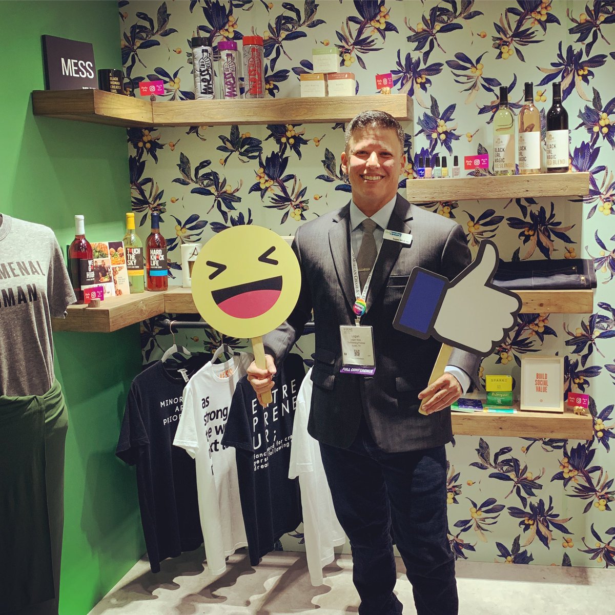 outbranding's tweet photo. Our leader Logan having fun visiting clients & meeting soon to be clients like Facebook & Instagram
#wbenc #wbenc19 #wbencconf
#smallbusiness #smallbizgrowingbig
#wecanputyourlogoonanything #logostuff #swag #promotionalproducts #mbe #lgbtbe
#supplierdiversity #inclusivebadass https://t.co/29GRgsd4ry