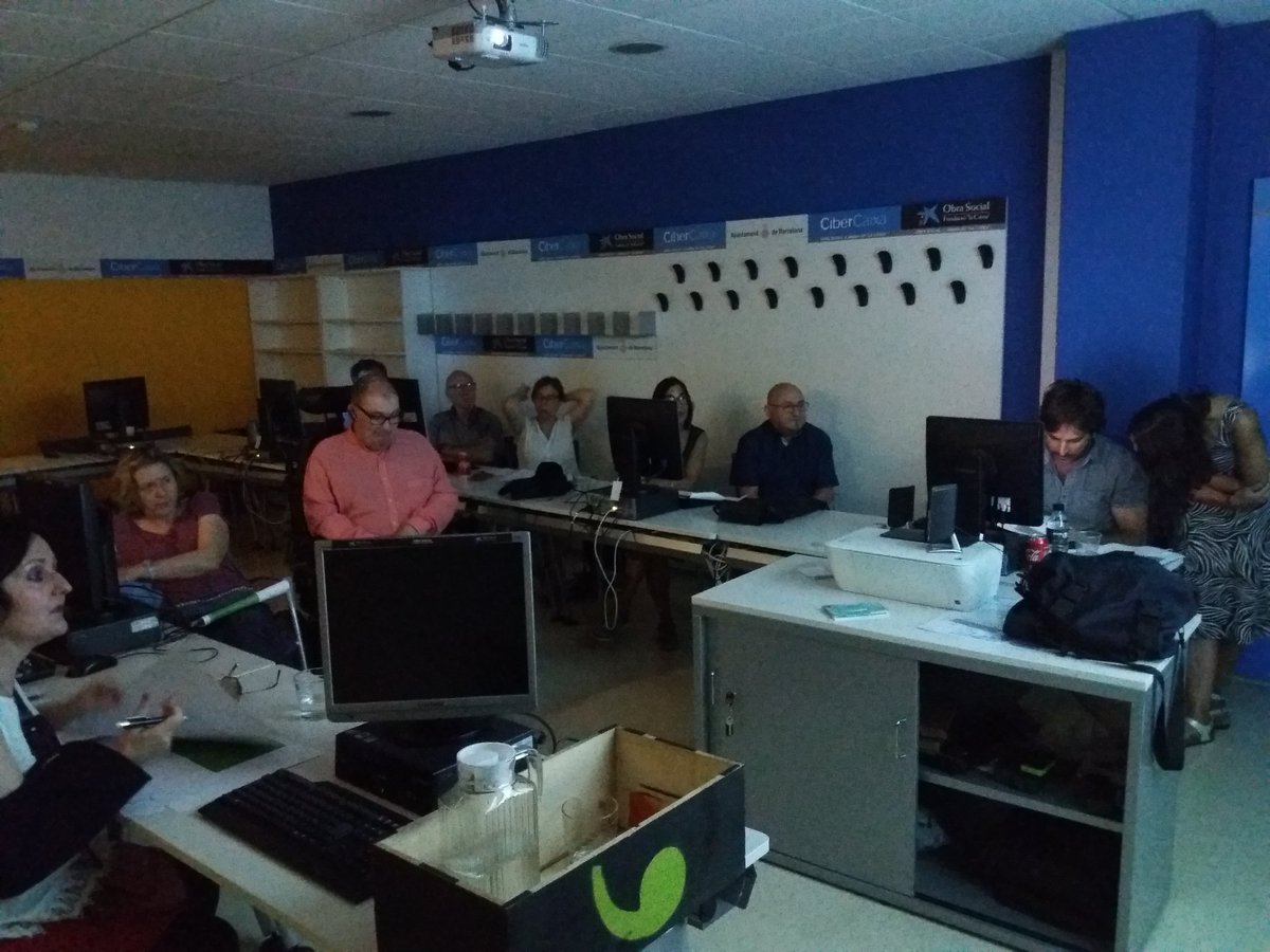 aldapuig's tweet photo. El #publicempoderat del @parcsandaru fent la seva tria del #MostraT d'aquesta tardor #culturaaprop #publicfidel #salasandaru https://t.co/DWaOUAdiM6