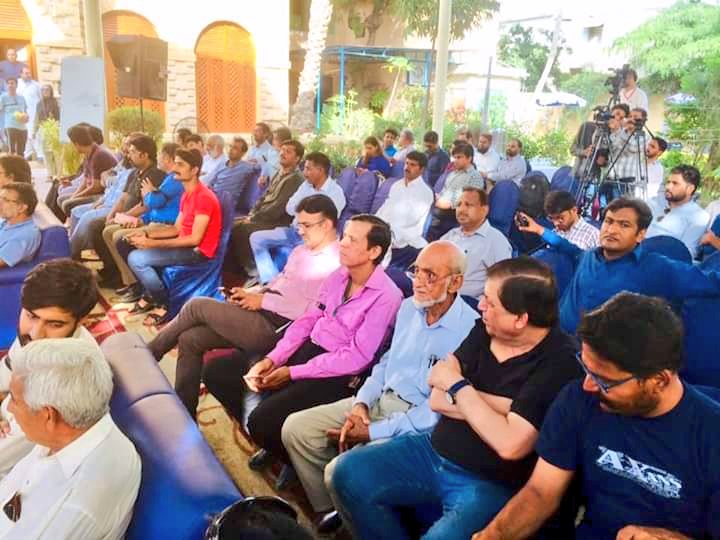 miankhuramwatto's tweet photo. کرا چی یونین آف جرنلسٹس دستور کے زیر اہتمام صدر کراچی پریس کلب کے صدر امتیاز خان فاران کے ساتھ نجی ٹی وی کے پروگرام میں ہونیوالی بدسلوکی کے خلاف کراچی پریس کلب میں احتجاجی جلسہ کا انعقاد کیا گیا۔
#mksw85 #mksw_official #kpc #kuj https://t.co/XNsZ0yd4Ux