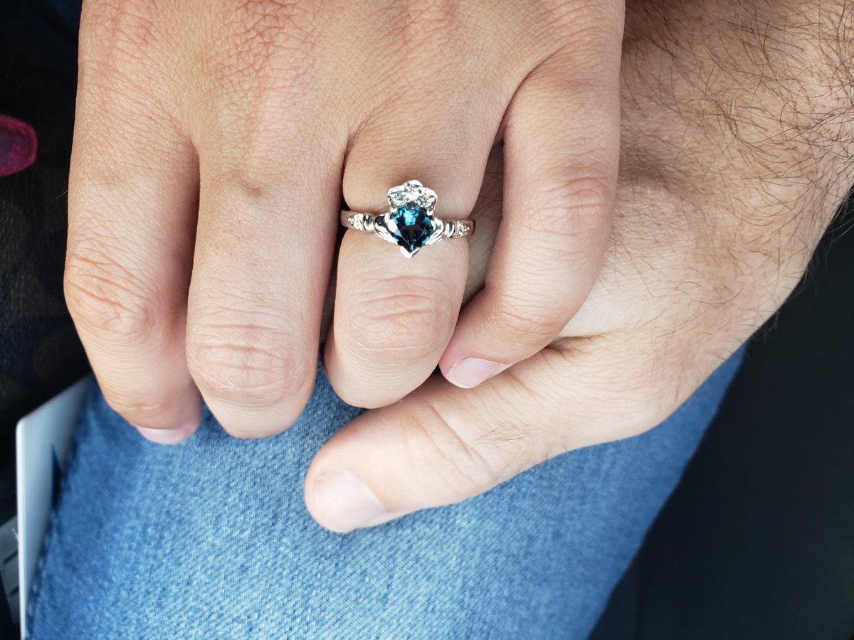 _kayla223's tweet photo. My love proposed a couple of weeks ago! We just got my engagement ring in on Tuesday. I love it!! And him ❤ 

#engaged #love #futuremrsmahler https://t.co/nkZYMmhm1G