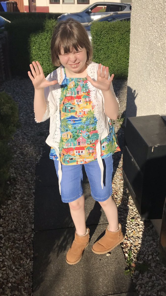 chazpoppy's tweet photo. Listen Da, ah don’t care if it’s 23 degrees, I’m wearing ma uggs #unique #livingwithautism #daughterno.1 https://t.co/kxTNYViIjp