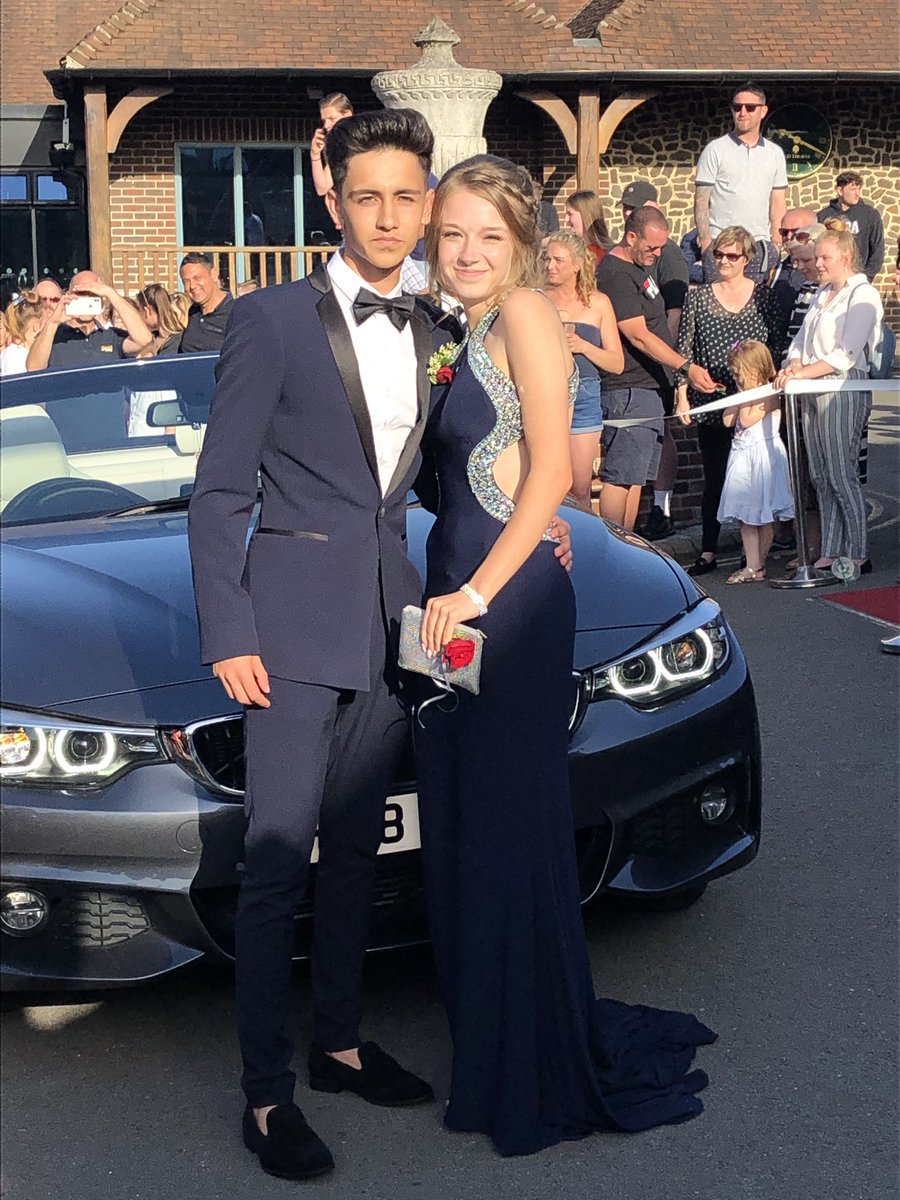 OakmoorHums's tweet photo. Beautiful ladies and handsome gentlemen https://t.co/yIdx1zNPrc