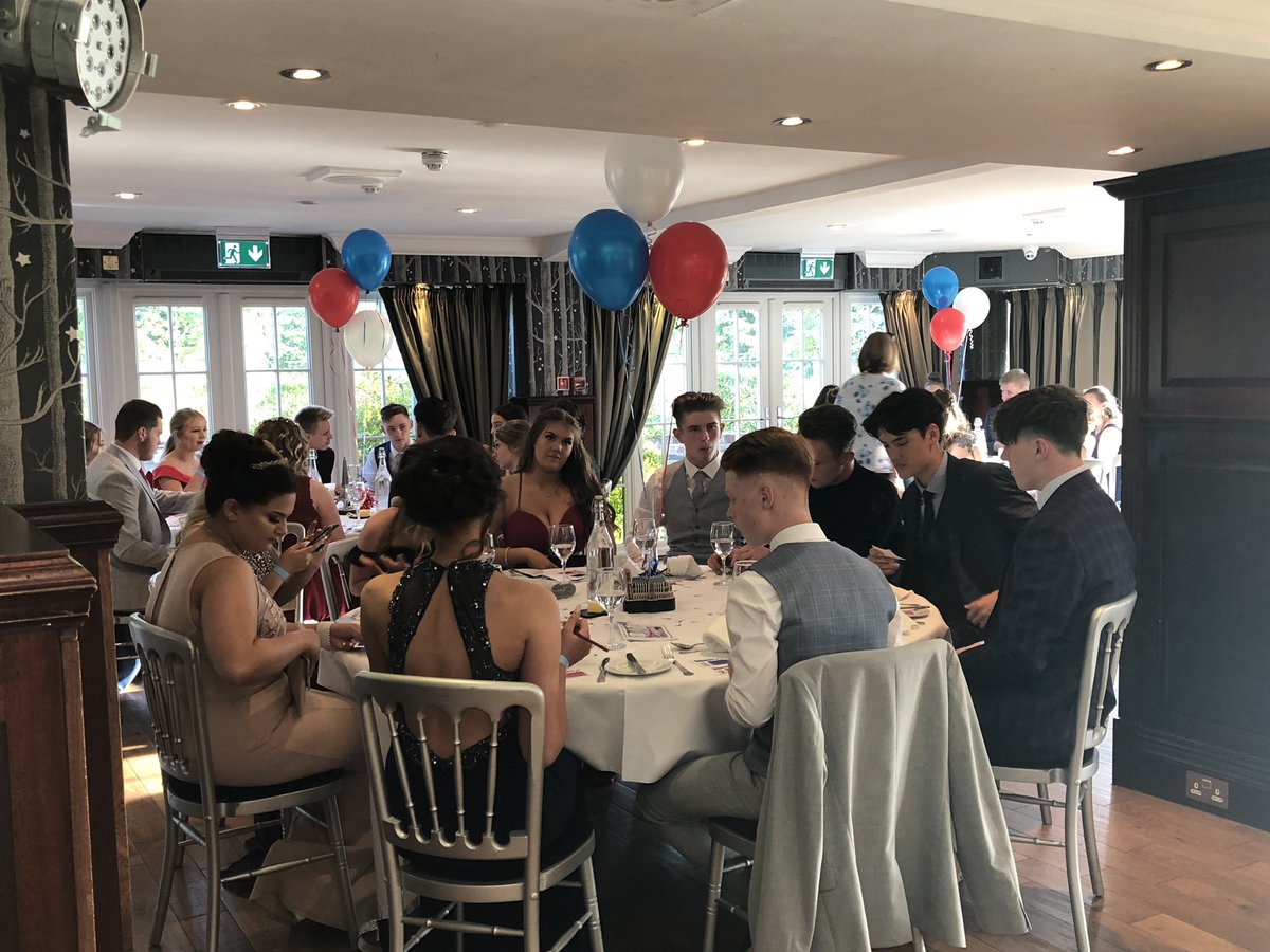 OakmoorHums's tweet photo. Settling down for dinner and Awards! https://t.co/pKPfBZznPN