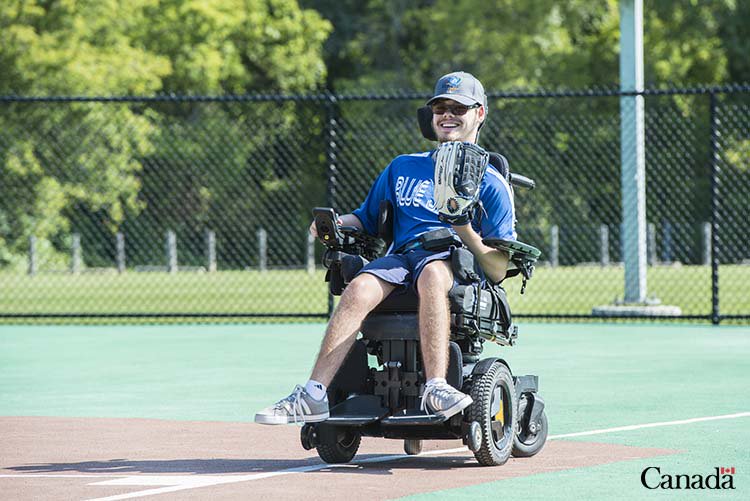 Êtes-vous un jeune canadien entre 15 et 30 ans qui tient à rendre les espaces publics du 🇨🇦 plus accessibles aux personnes en situation de handicap?
Si oui, devenez un jeune leader de l’accessibilité par l’entremise du Fond pour l’accessibilité du #GC! ow.ly/MkAq50uOwQm