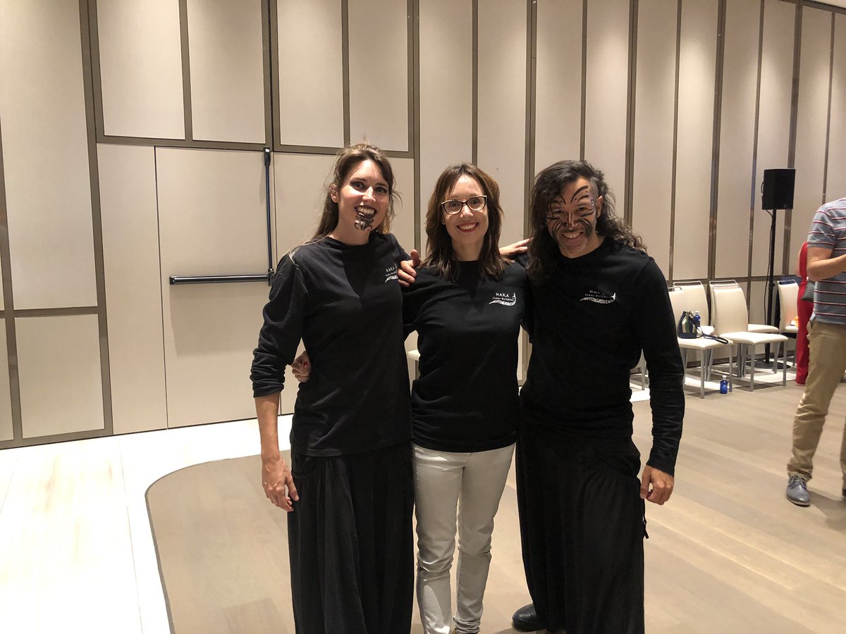 thinkandaction's tweet photo. Equipazo !! #haka conseguida!! 2 equipos que se hacen uno y danzan a ritmo de haka! Sensacional experiencia fantástica para un final de jornada de trabajo...Parte del equipo de @thinkandaction con @estelasm27, Aitana y Gastón 🚀🚀 #ThinknAlive https://t.co/ZopkIBYBOm