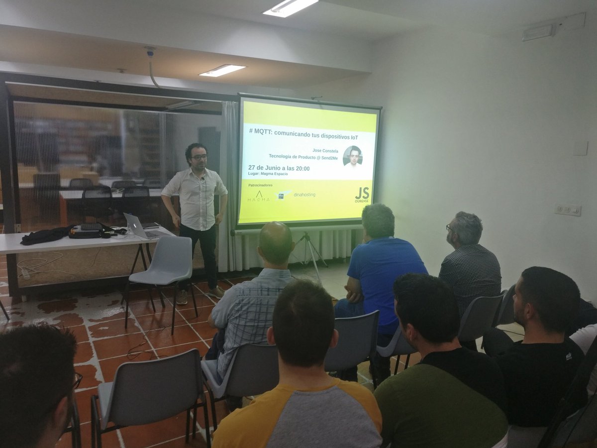 Pedazo charla de @joseconstela, tecnología de producto en <a href="/Send2melastmile/">Send2me</a>, sobre MQTT 🔝🔝