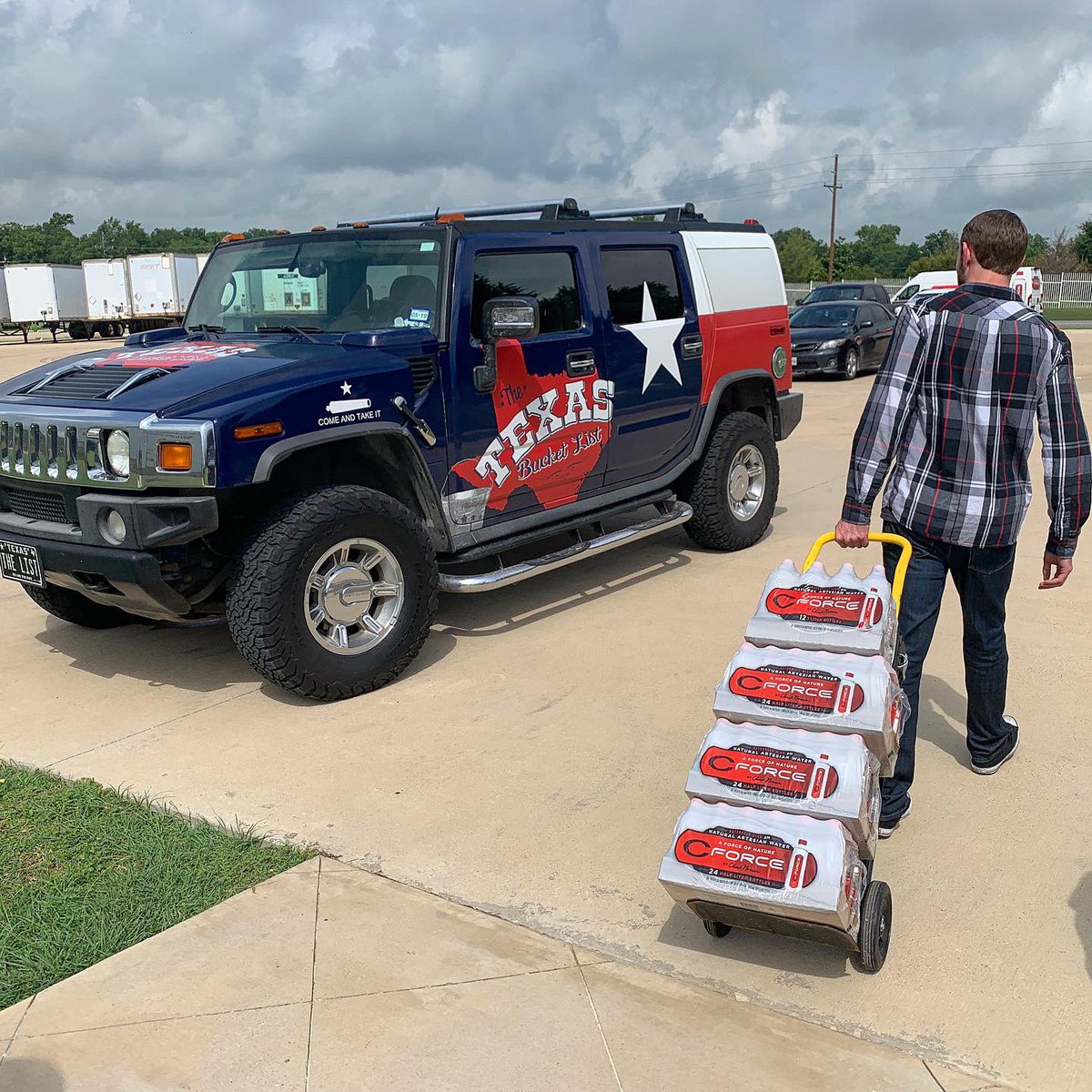 TexasBucketList's tweet photo. Another awesome stop just down the road from Bryan/College Station in Navasota, CForce Natural Artesian water! Had a blast on the tour and some delicious water to go! #thetexasbucketlist #experiencebcs #cforcewater #chucknorris https://t.co/PN9UVP5IVe