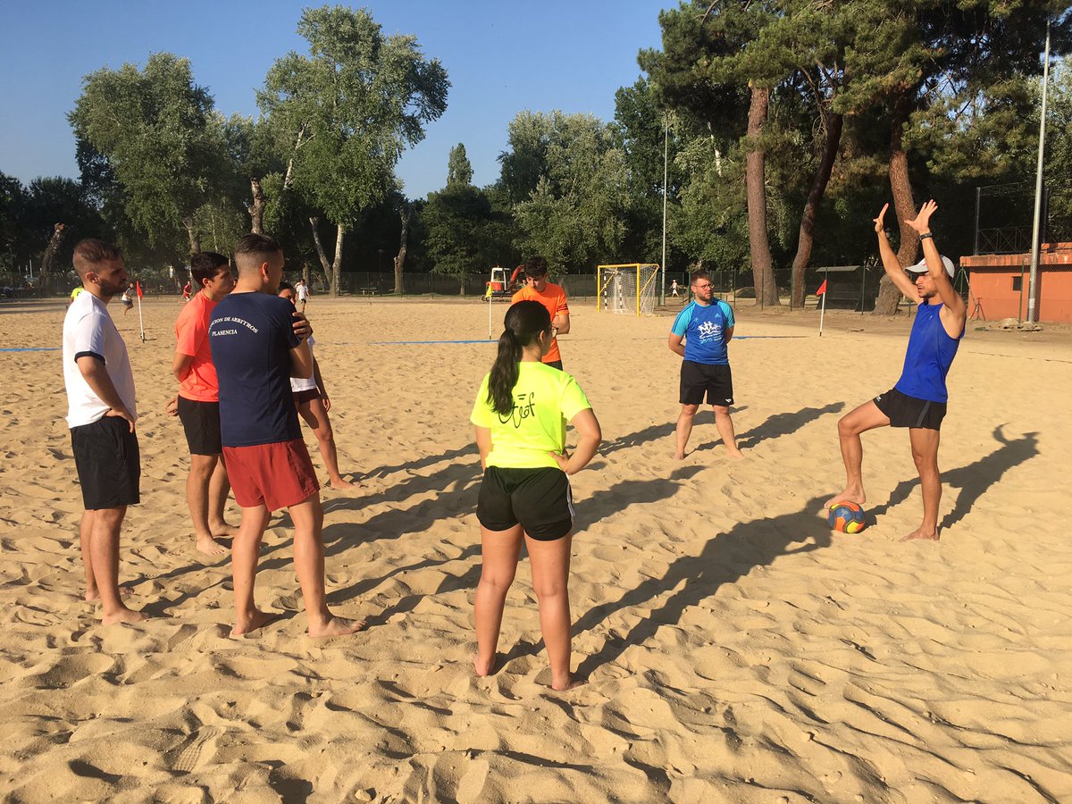 oficialcteaf's tweet photo. El segundo turno arbitral de fútbol Playa continúa con las prácticas sobre campo. @oficialcteaf https://t.co/hRGQnVuNRy