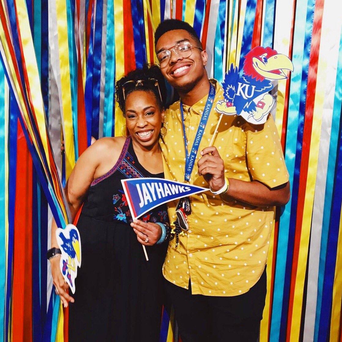 KUCollege's tweet image. Sometimes we really can’t tell who’s more excited at #KUOrientation, new Jayhawks or their families. ❤️💙 

📸: @johnndawkins