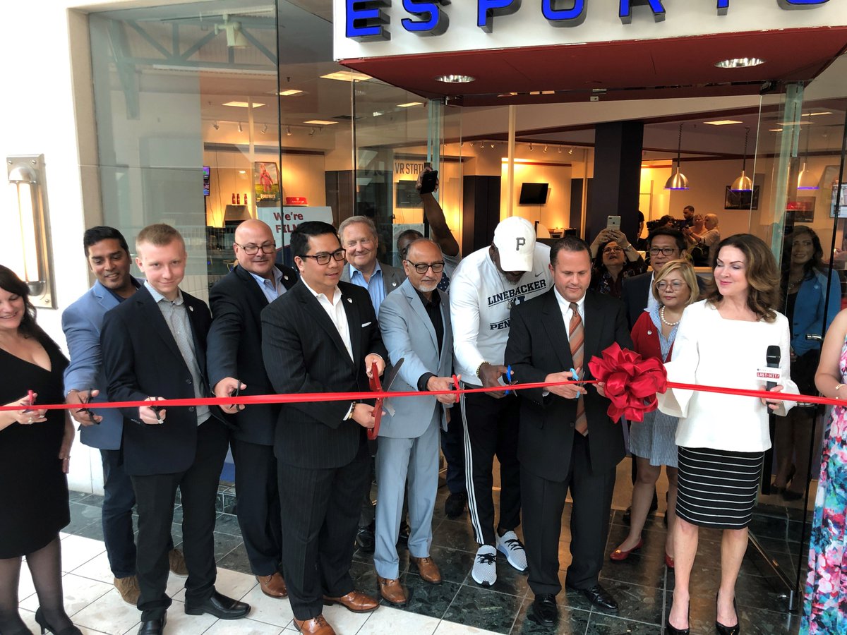 WJACTV's tweet photo. American eSports Gaming Center just pressed the start button with some help from a college football legend.
The new gaming center in the Galleria Mall has 32 stations for players to enjoy games on an Xbox, Playstation or PC.
https://t.co/c9XDm3sL0e https://t.co/4T6L8OdBD7