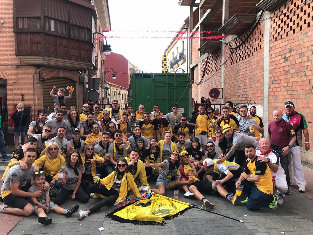 NoTeEmbales's tweet photo. 🖤 NTE 💛 vaca de la sangría 2019 https://t.co/eW2kEQugMD