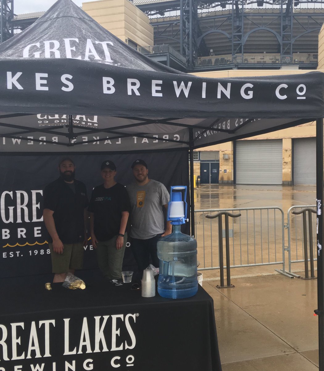 GLBCinPitt's tweet photo. The @GLBC_Cleveland crew putting time, muscle & heart into keeping #Pittsburgh beautiful! #RedBudProject https://t.co/uLl7YxOxQQ