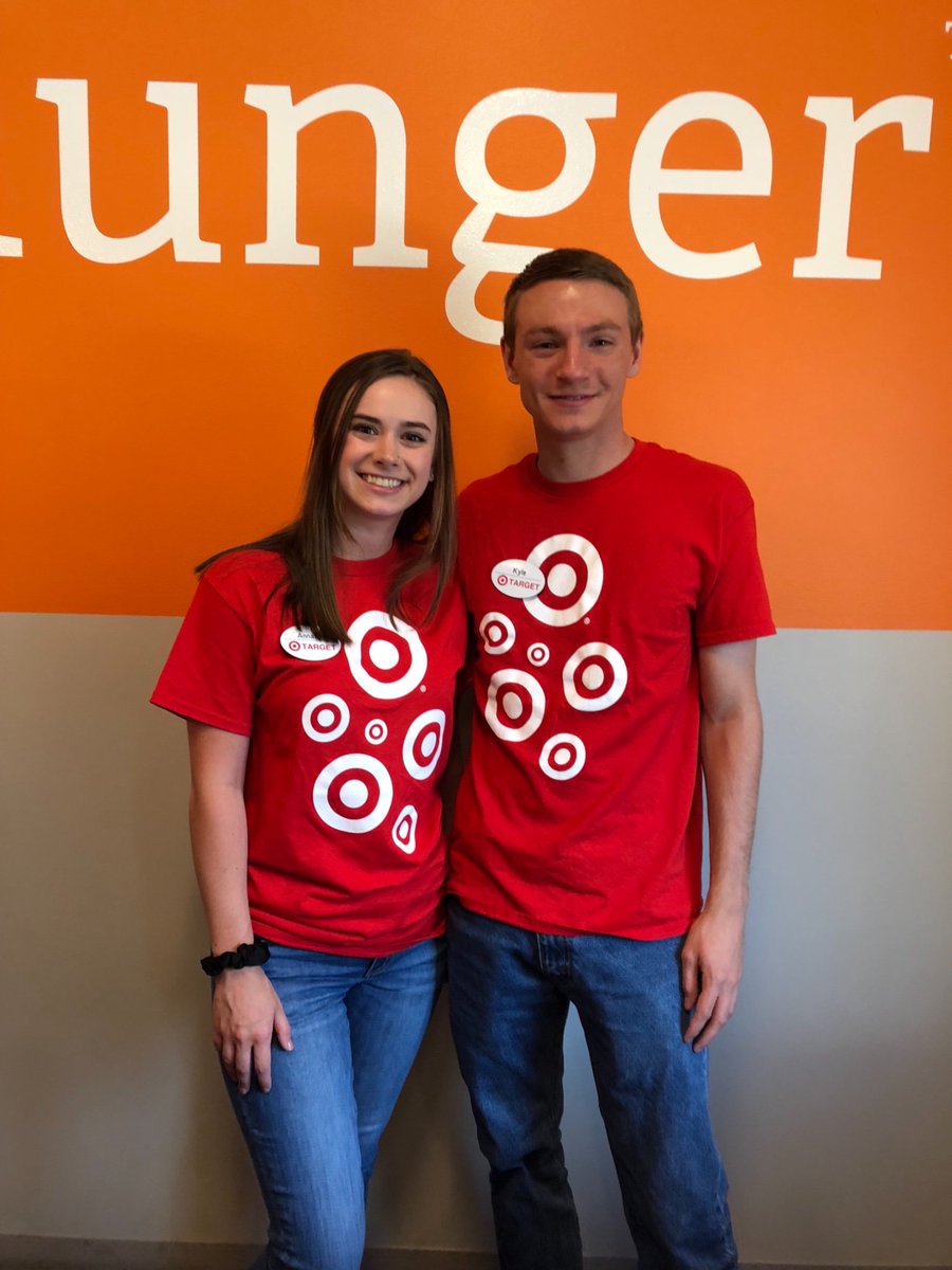 morin_annalee's tweet photo. Had an amazing time volunteering at @foodbankmetrodc with all of the fantastic interns of G499. Giving back to the community is what it’s all about!! #WorkSomewhereYouLove #WeAreTarget #T2310 https://t.co/DTCsmTjOHP
