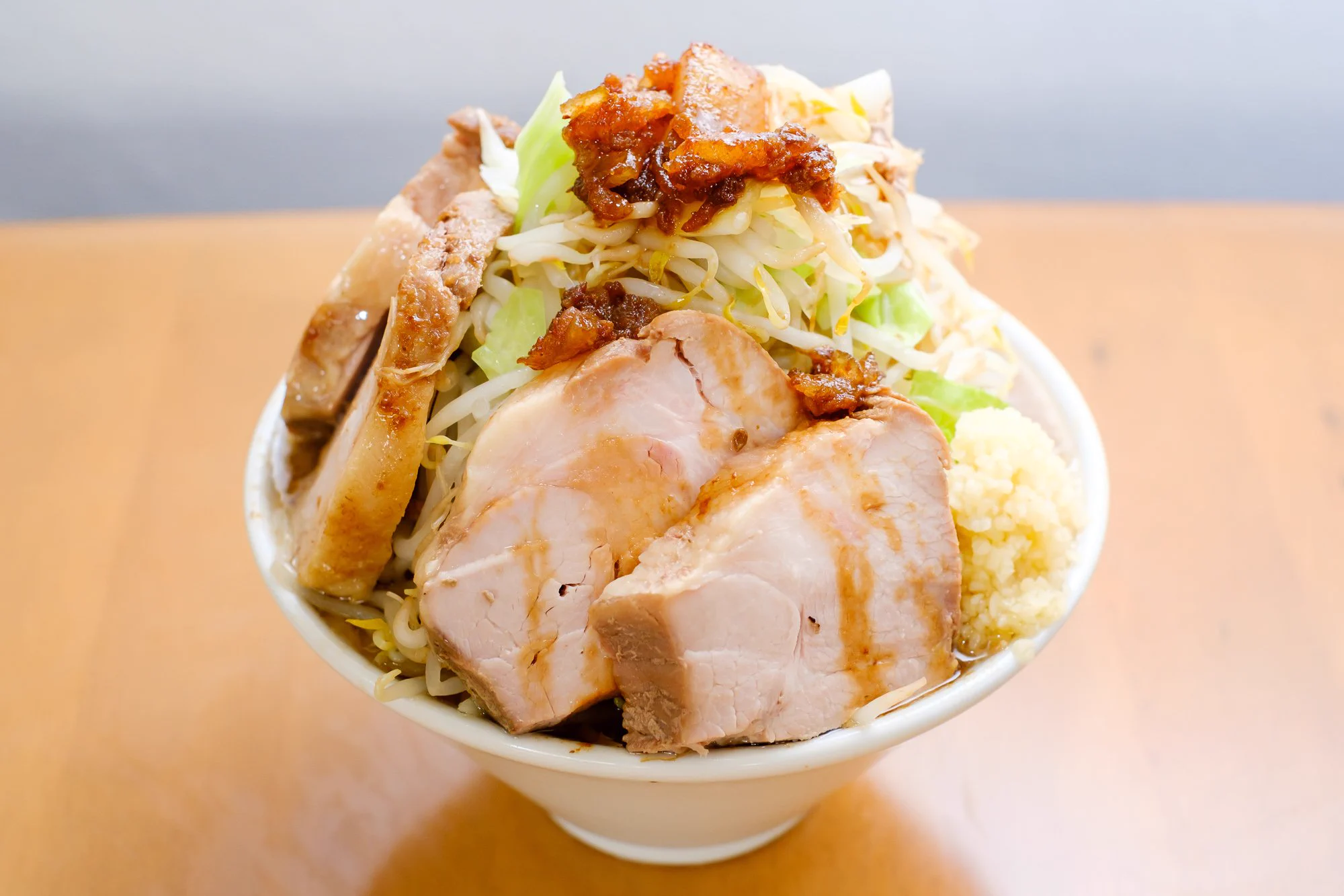 「ラーメン豚」オープン!!Twitterを見た方オープン記念にお一人様1日一杯まで500円