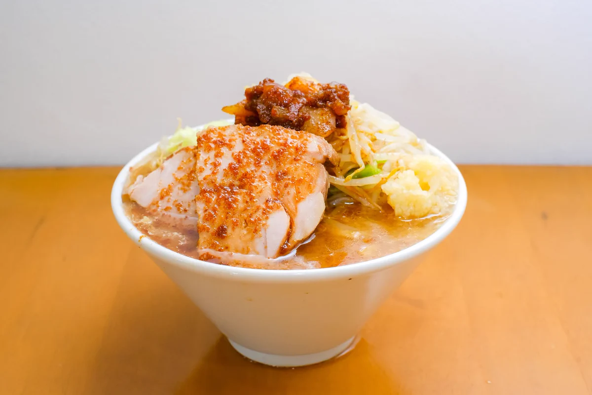 「ラーメン豚」オープン!!Twitterを見た方オープン記念にお一人様1日一杯まで500円