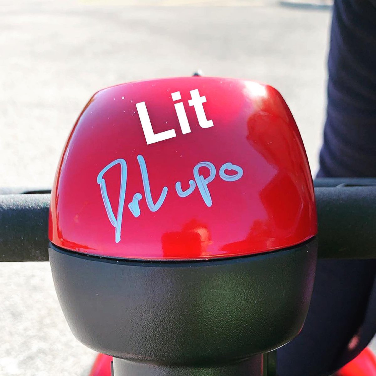 scubasteve177's tweet photo. Me: “Ever sign a scooter before?”

Lupo: “No”

Me: “Wanna?”

Lupo:
~
Thanks for the new decal @DrLupo 😏 https://t.co/sDGZ4dROZL