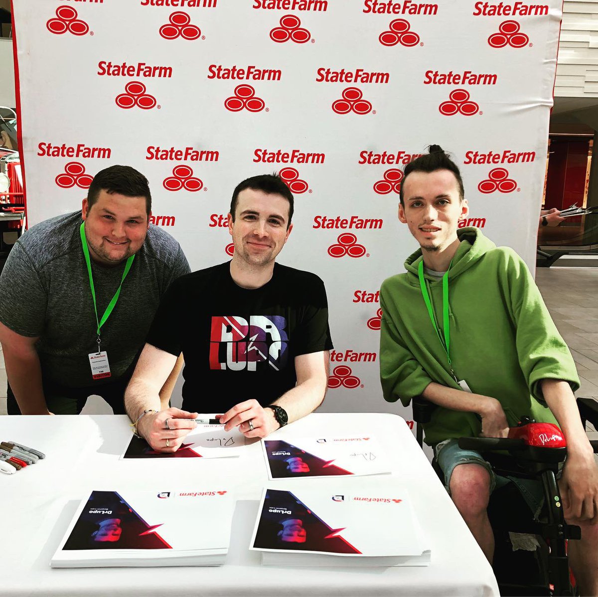 scubasteve177's tweet photo. Me: “Ever sign a scooter before?”

Lupo: “No”

Me: “Wanna?”

Lupo:
~
Thanks for the new decal @DrLupo 😏 https://t.co/sDGZ4dROZL