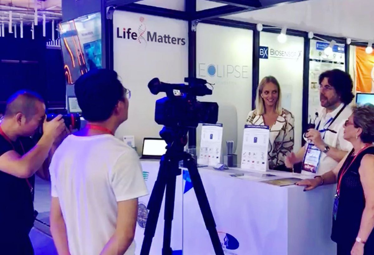 Canabinox1's tweet photo. Another great day behind us in Nanjing, China at the Nanjing Tech Week 2019. Our team had several interviews for the Chinese media and they loved our Cannabis Testing Device 🌱. Our cofounder Robert was also pitching at the #startupgrind 💚
#biotechnology #cannabistech https://t.co/rwwMF5VwiR