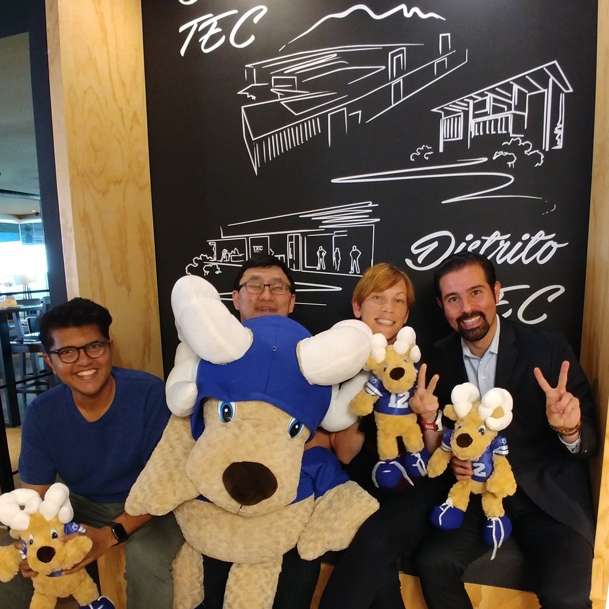 davidromero_mex's tweet photo. Friendship &amp; Collaboration 🇲🇽 🇸🇪 !
#SmartProductionSystems
@Dr_Berglund_ @dandanlili @omkaros10 @chalmersnyheter @Production_AoA @SiiLabb https://t.co/70816TUUoI