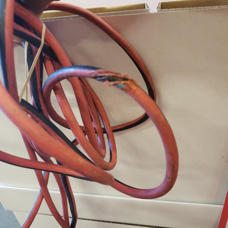 PatrolSafety's tweet image. Great job Ms Vicky!!! For spotting a frayed electrical cord in garden. Keeping us safe.😁👍🏻🙌🏻😁👍🏻🙌🏻
#safetyselfie #club365goal