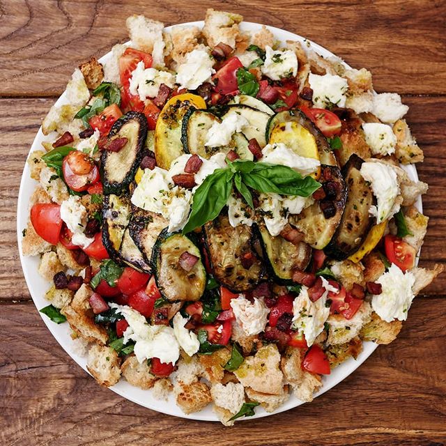 adrian_engel's tweet image. giant deluxe panzanella bread salad with mozzarella, bacon bits, grilled zucchini, tomatoes, fresh basil, and crispy croutons. . . . . #panzanella #tomatomozzarellasalad #grilledzucchini #baconbits #freshbasil #mozzarella #mozzarellacheese #stalebread #br…