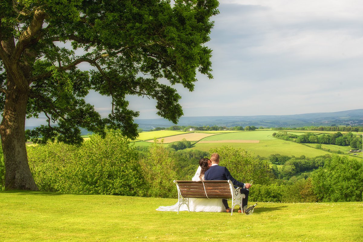Highbullen's tweet photo. Beautiful photos of a beautiful day. Many congratulations to Emma and Arron who recently got married at Highbullen!
๐ท by @MartinGammon
#devonweddingvenue #weddingphotography #northdevonweddingnetwork #highbullenweddings https://t.co/gcRNhKIlsl