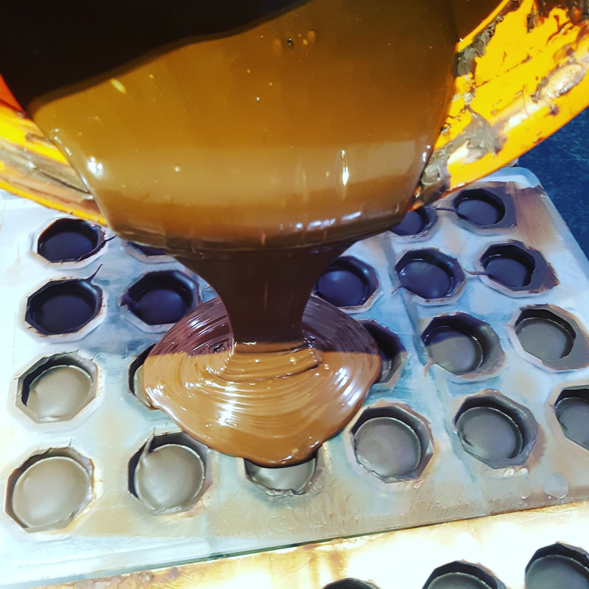 🌟🌟 CHOCOLATE WORKSHOP NEXT FRIDAY 5TH @ 18:30 🌟🌟⁣⁣
⁣⁣
Just a reminder to everyone that if you'd like to learn the craft of chocolate making, spaces are filling up fast for my workshop <a href="/mrsbkitchen/">Mrs B's Kitchen</a>! ⁣⁣
⁣⁣
Message me if you are interested. 😉🍫

#indiesnewbury
⁣⁣