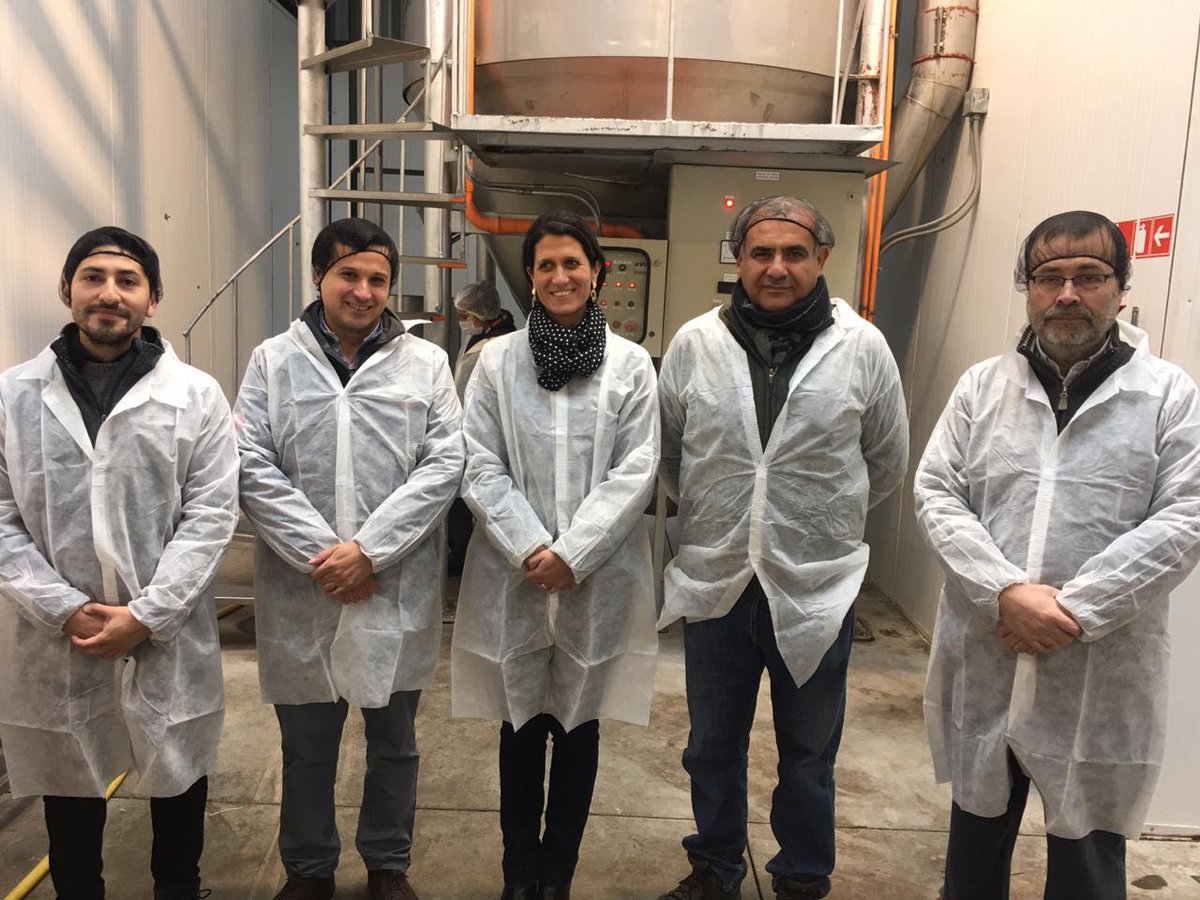 FIA_Chile's tweet photo. Hoy estuvimos presentes en planta #Ecocrea en #Colbún , en donde se buscan obtener ingredientes funcionales y/o aditivos especializados a partir de descartes de la agroindustria 💪🏻.
Vamos por mas!
#ChileInnovamosTodos 🚀🌿 https://t.co/BYOB55bjad