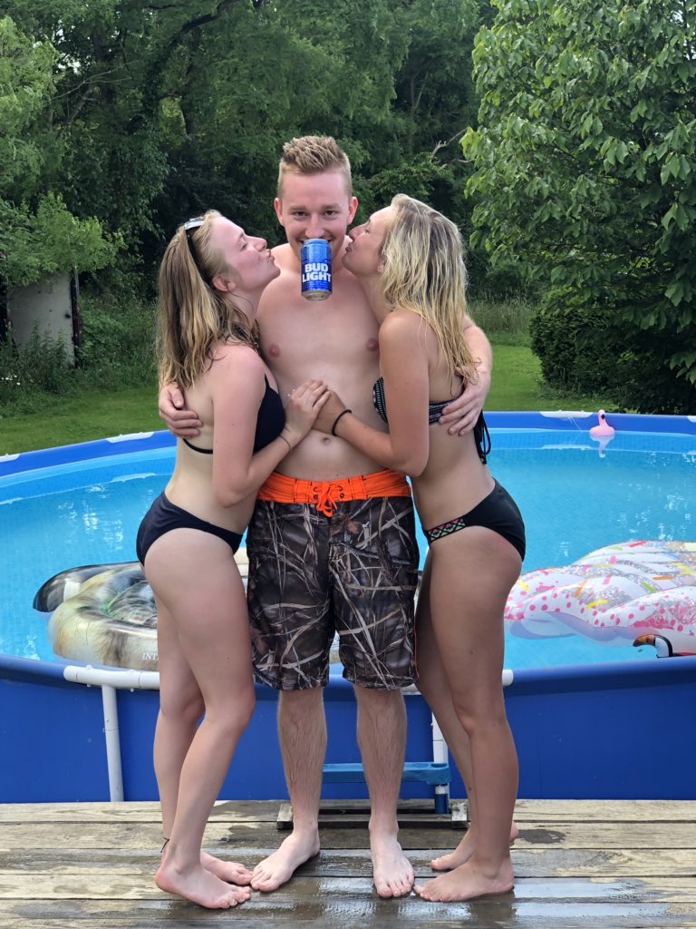 BharoldBilly's tweet photo. @budlight #RealEnoughToGetaway #BudLightContest https://t.co/Ny86Ld4t9i