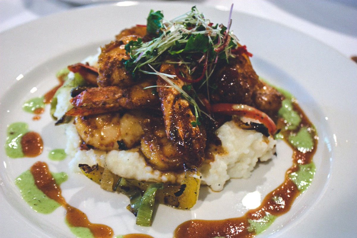 fastketodiets's tweet photo. Try out the bold and flavorful taste of the south with this outstanding keto-friendly shrimp and cauliflower "grits" recipe. - https://t.co/Rhad7yBSB6

#lowcarb #weightloss #ketorecipes #shrimp #grits #ketofood #shrimpandgrits #shrimpngrits #southerncooking #soulfood #ketodiet https://t.co/UahU9ueTTY