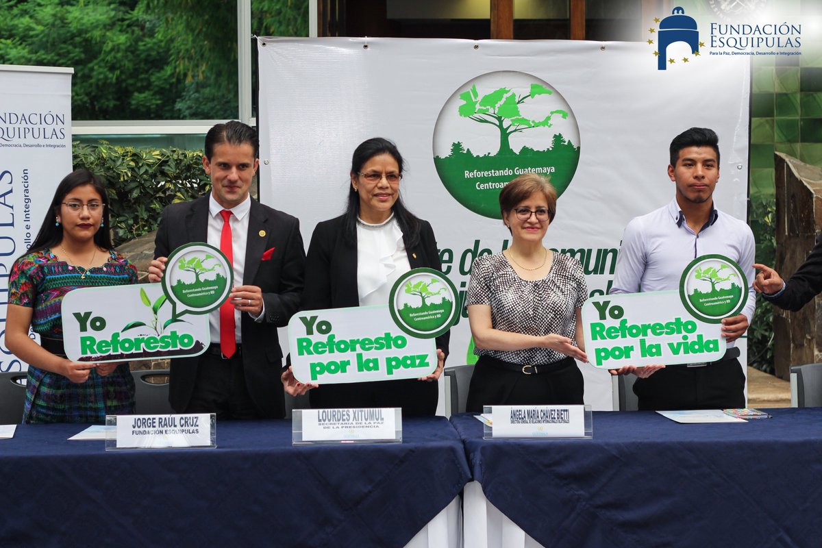 FundaEsquipulas's tweet photo. #REFCA | La plantación del Árbol Cero Regional, es un compromiso de los países de la región centroamericana, incluido República Dominica, para fortalecer la respuesta global a la amenaza del cambio climático.
#YoReforesto por la integración centroamericana. https://t.co/fvg9KvaG1C