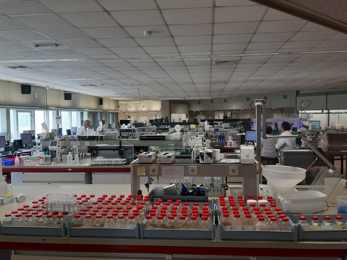 Vanuit mijn portefeuille ben ik bestuurslid van Aqualysis, het (water-)onderzoekslaboratorium van en voor 5 waterschappen. Na vergadering een rondleiding gehad. Indrukwekkend.