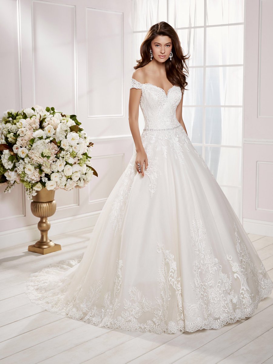 KrystleBrides's tweet photo. New arrival Cristiana from @RonaldJoyceInt try on this beautiful ball gown in store now. https://t.co/lYfl3AJ3Qr
