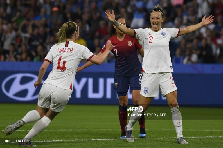 AFPphoto's tweet photo. #WomenWordCup #NOR #ENG
#MATCH45 #FIFAWWC
England's defender Lucy Bronze celebrates after scoring a goal.
📸 @DamienMeyerAfp https://t.co/e8lM423bC8