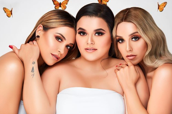 Telemundo's tweet photo. #Jenicka, hija de #JenniRivera, revela que su mamá se comunica con ella.Vía @latinxnow (📸: @damir_k) https://t.co/bNrSTdnLoJ https://t.co/FY8H2oSu8F