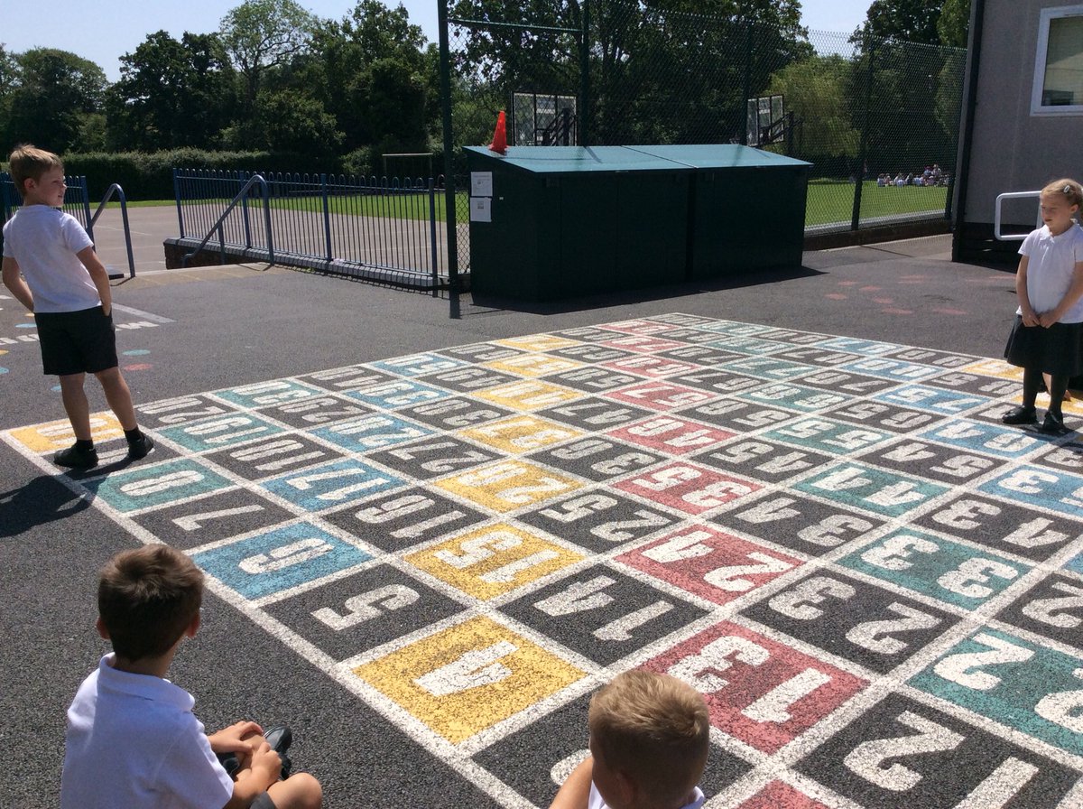 CSLWillowclass's tweet photo. Active Maths today- we learnt about movement and direction and had to help one person get to their partner using an efficient method. https://t.co/9H3EPhJr4o