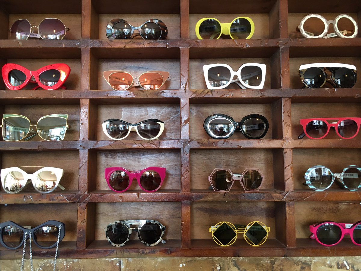 CarolineRaby's tweet photo. This place in #London #Bricklane is just magical if your a glasses or shades lover A lot of gems & the owners are so nice If you have the chance to spend a few days in #London don’t miss the place #Specstacular You won’t regret it 💜 https://t.co/MgatjZL196