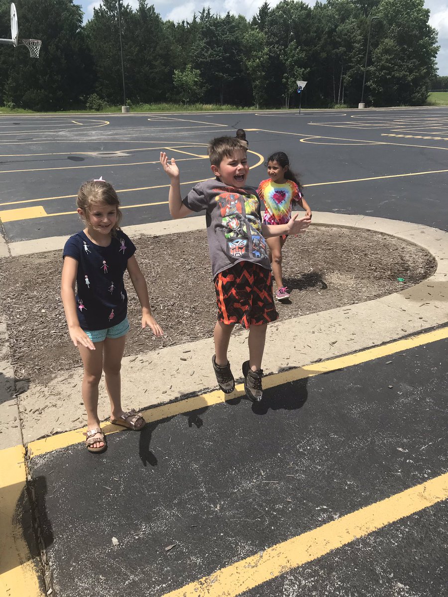 MissWinkler110's tweet photo. We had an awesome last day of 1st Grade Summer School by completing water balloon challenges! #WeBelieveinBRE #BlueHart https://t.co/EFgtiXZPdh