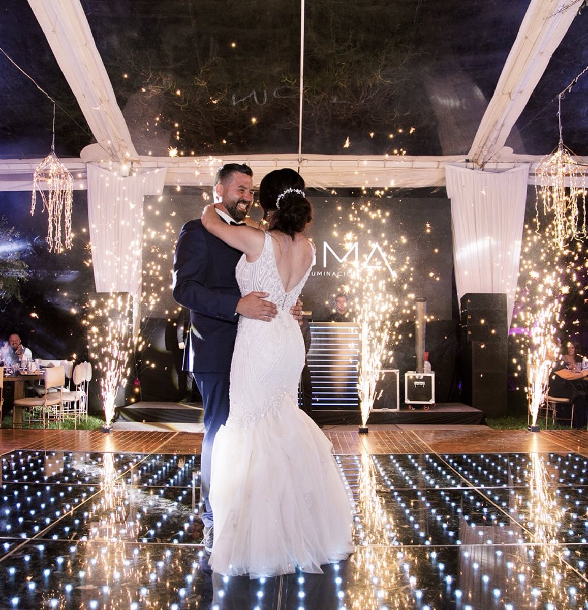 whatssofani's tweet image. What did my last two months look like? 
I officially became a Graduate👩🏻‍🎓&amp;amp; a Wifey 👰🏻 
Thank u God ✝️
#blessed2019