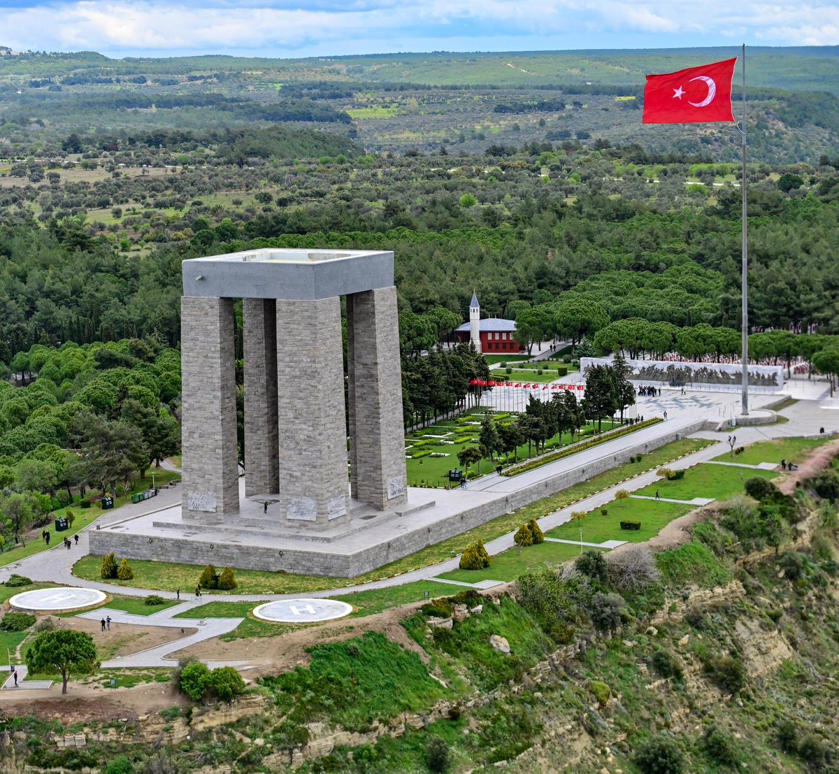 ismailkasdemir's tweet photo. Şehitler Abidesi/Tarihi Alan https://t.co/AZimjMgV9d