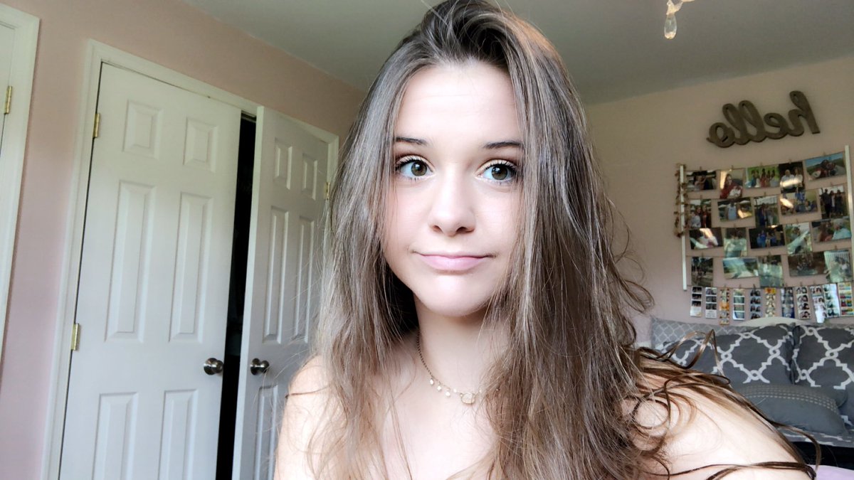 alyssa_suchter's tweet photo. a rare pic of me not at work or doing schoolwork :))) https://t.co/JiPITDySi1