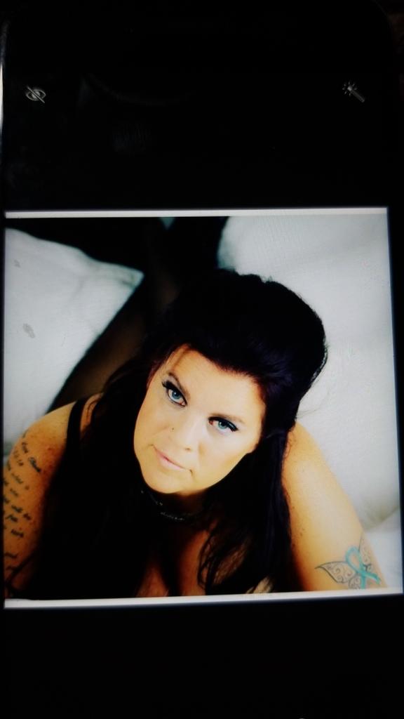 Kas3775's tweet photo. Thanks so much to @beautifullyyo10 for this photo shoot..after all I have been thru this is the face of Scleroderma..I was diagnosed with the incurable disease &amp; despite all that goes with the disease this brought back my spirits! #empowering #fighter #scleroderma #findacure https://t.co/HYlGiwqqQx